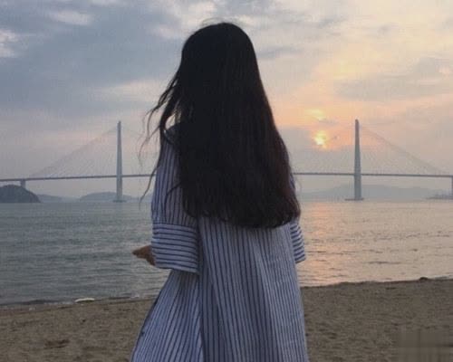 心痛到支离破碎的说说：你无数次说着要放弃，但终究还是舍不得